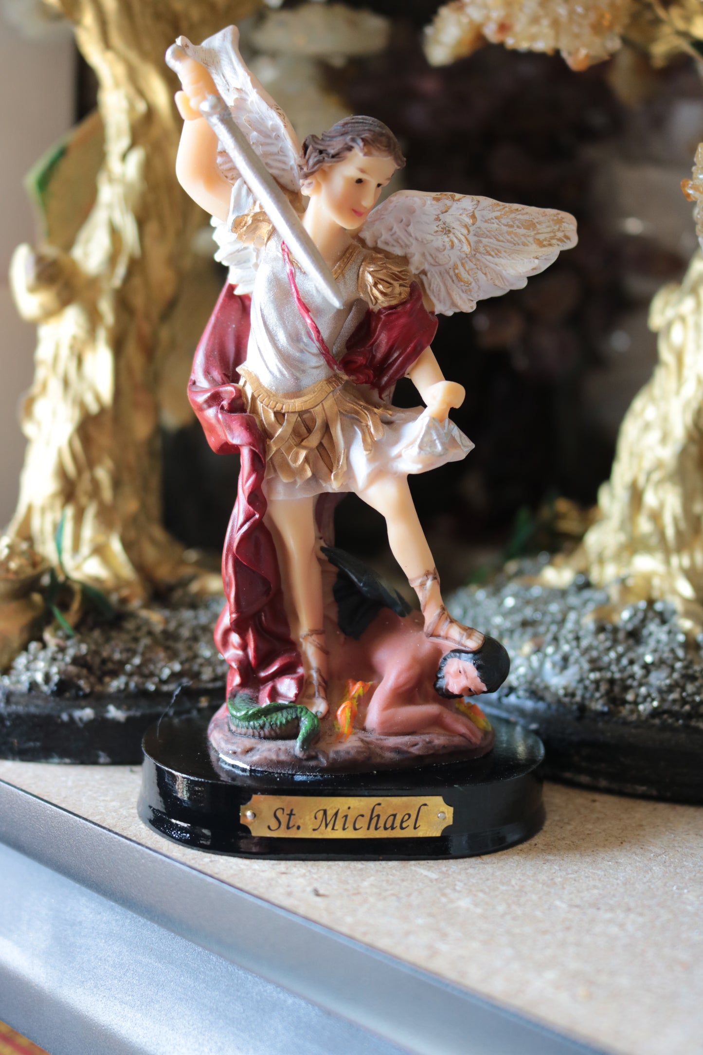 🗡️ Archangel Michael Statue 🗡️
(Protector • Defender • Spiritual Warrior)
